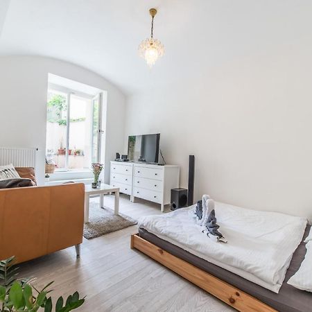 Quiet Apartment In The City Center With Own Terrace براغ المظهر الخارجي الصورة