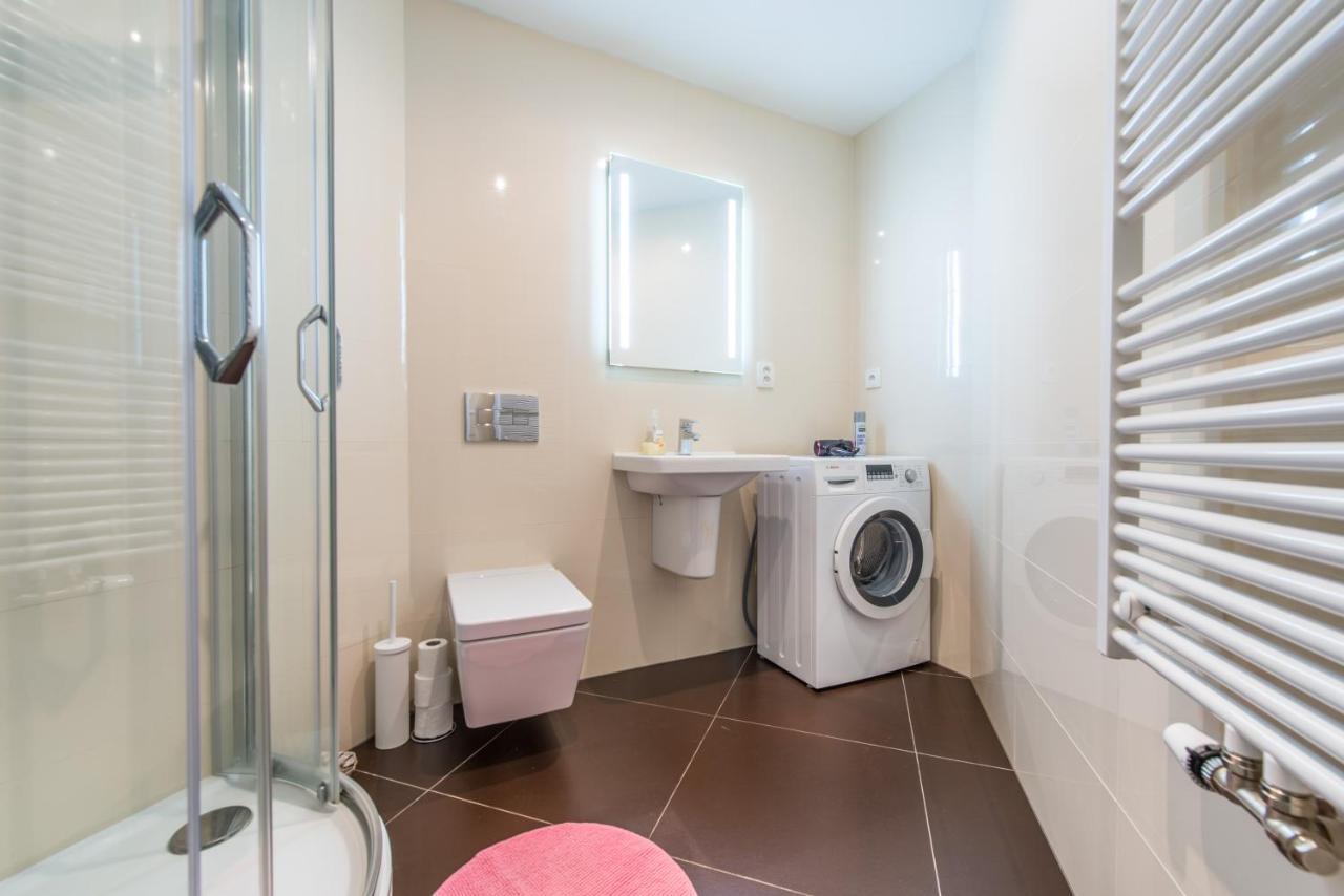 Quiet Apartment In The City Center With Own Terrace براغ المظهر الخارجي الصورة