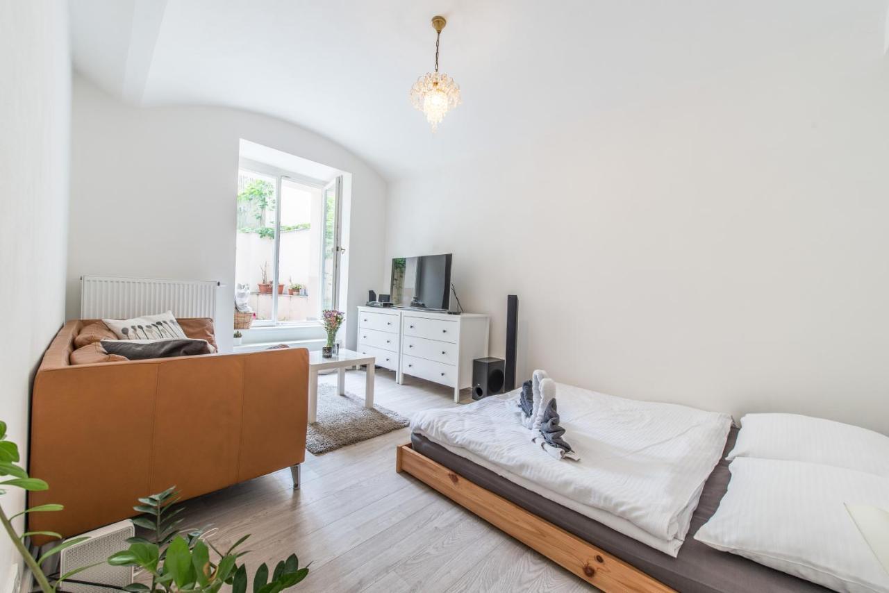 Quiet Apartment In The City Center With Own Terrace براغ المظهر الخارجي الصورة