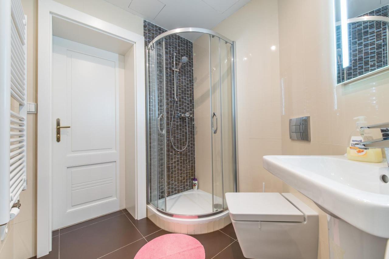 Quiet Apartment In The City Center With Own Terrace براغ المظهر الخارجي الصورة